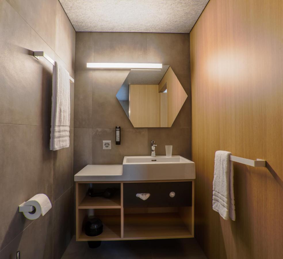 The Lab Hotel & Apartments Тун Екстериор снимка