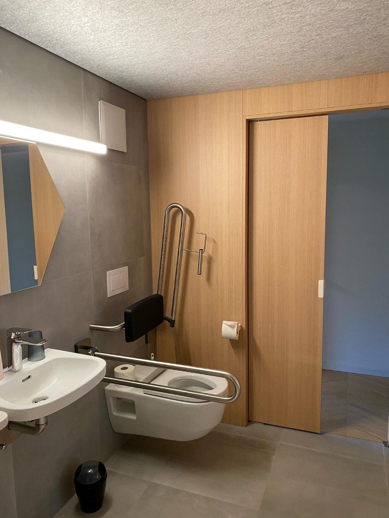 The Lab Hotel & Apartments Тун Екстериор снимка