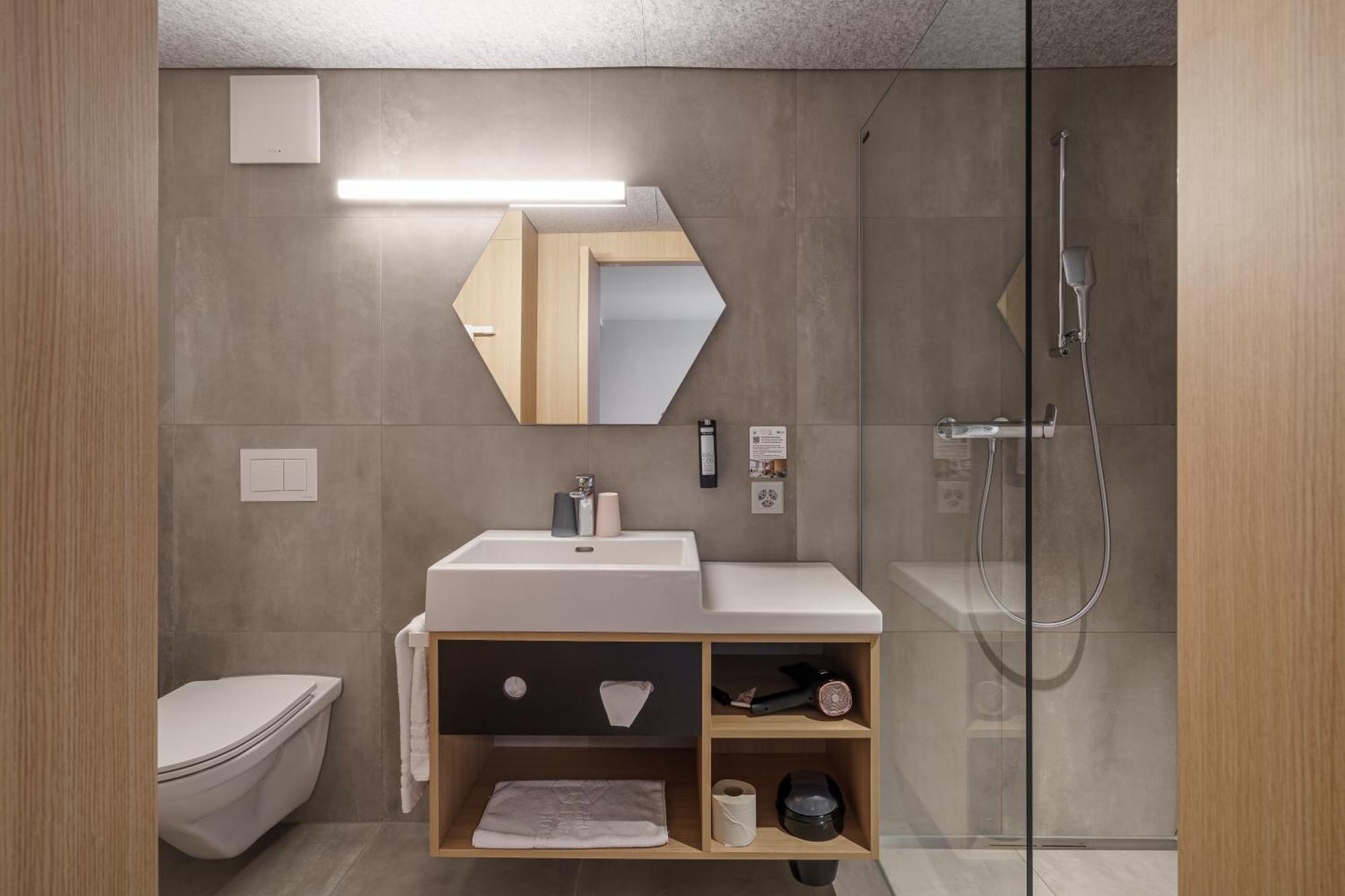 The Lab Hotel & Apartments Тун Екстериор снимка